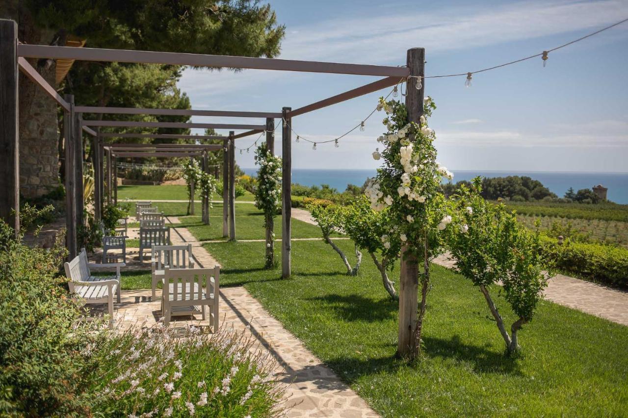 טרביסאצ'ה Masseria Agriturismo Torre Di Albidona מראה חיצוני תמונה